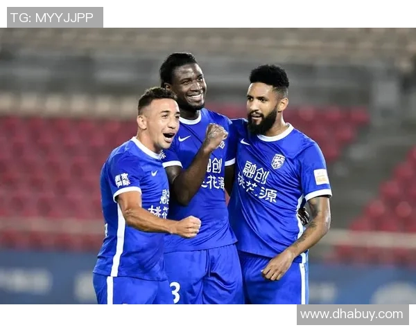 武汉篮球队在选拔赛中以75分稳居积分榜首位，表现抢眼